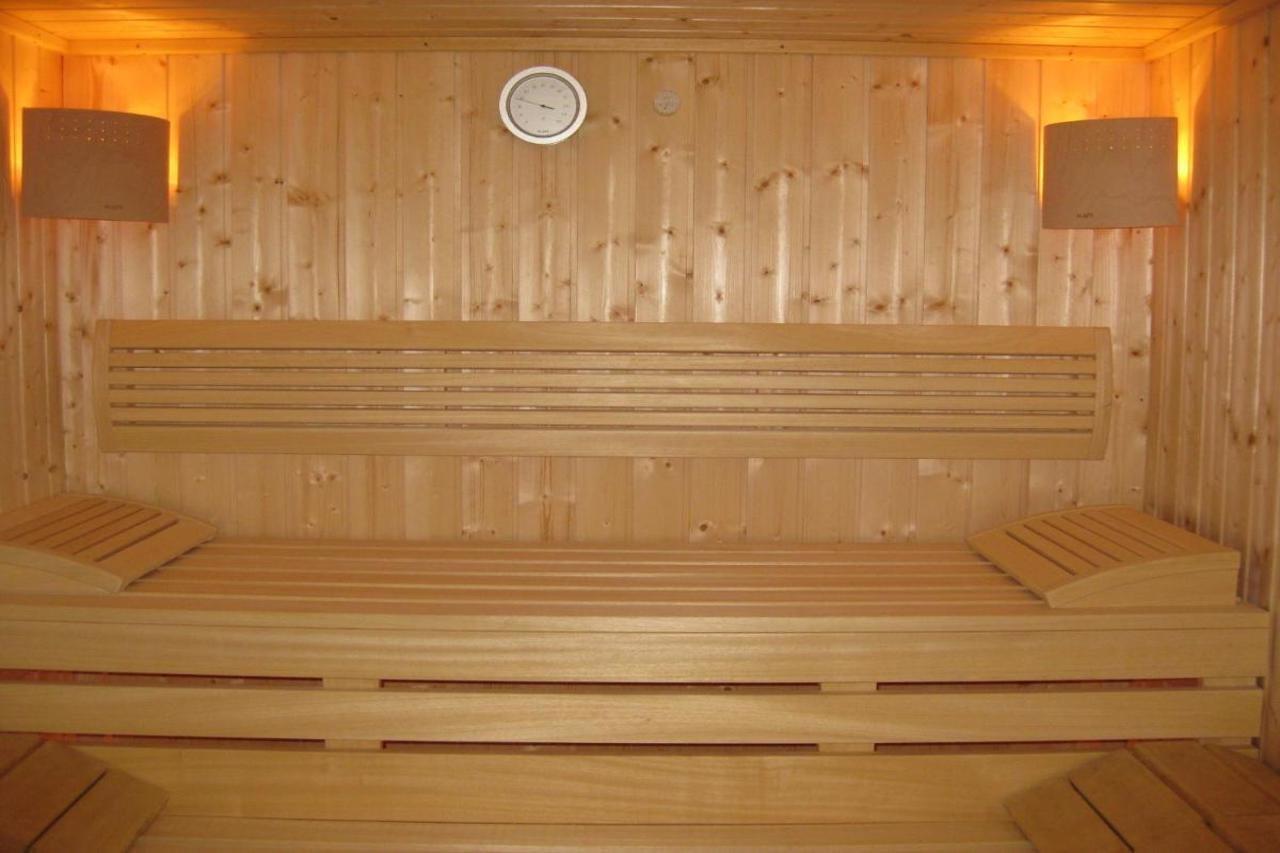 Dom Hotel Линц Екстериор снимка