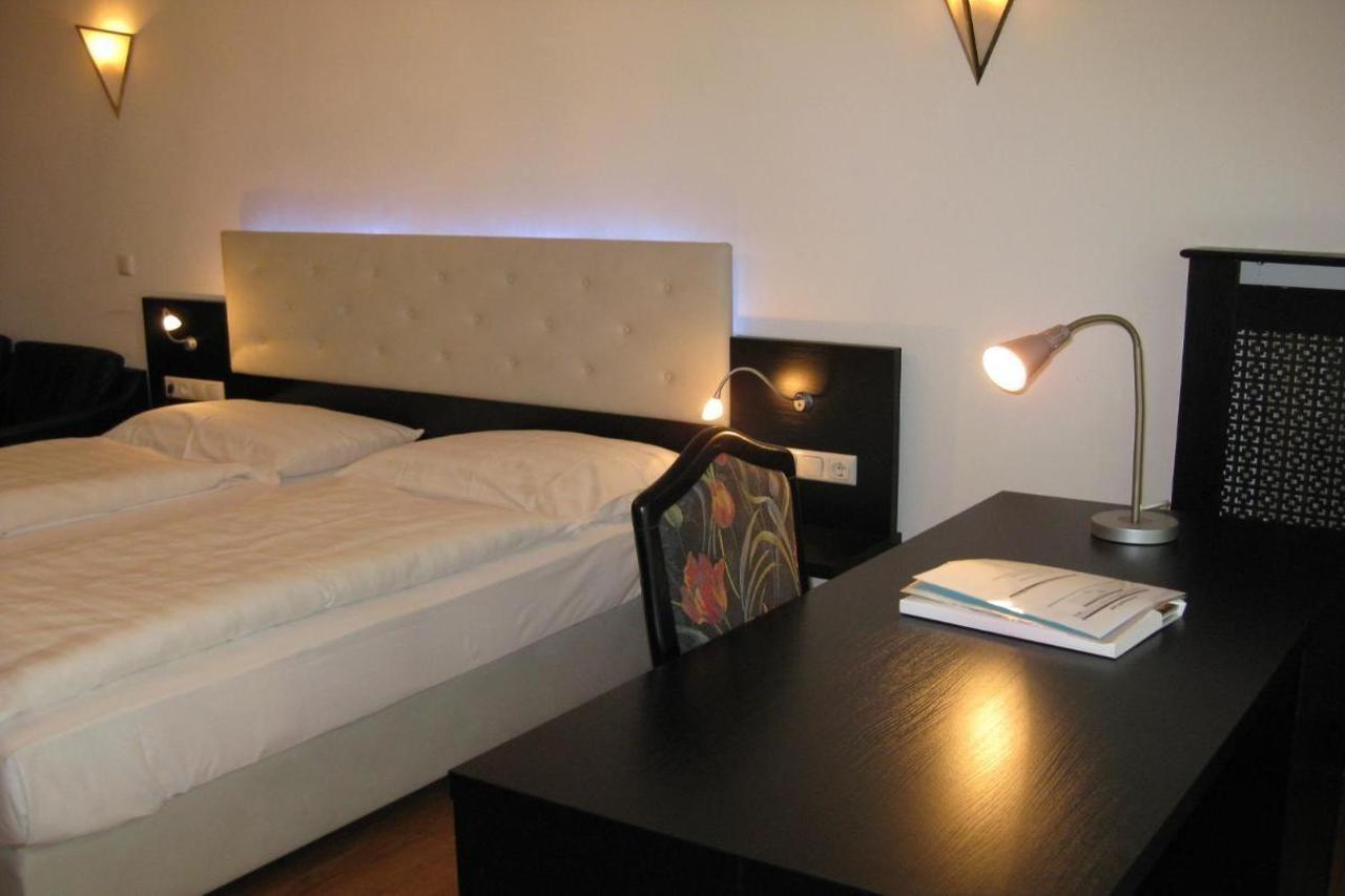 Dom Hotel Линц Екстериор снимка