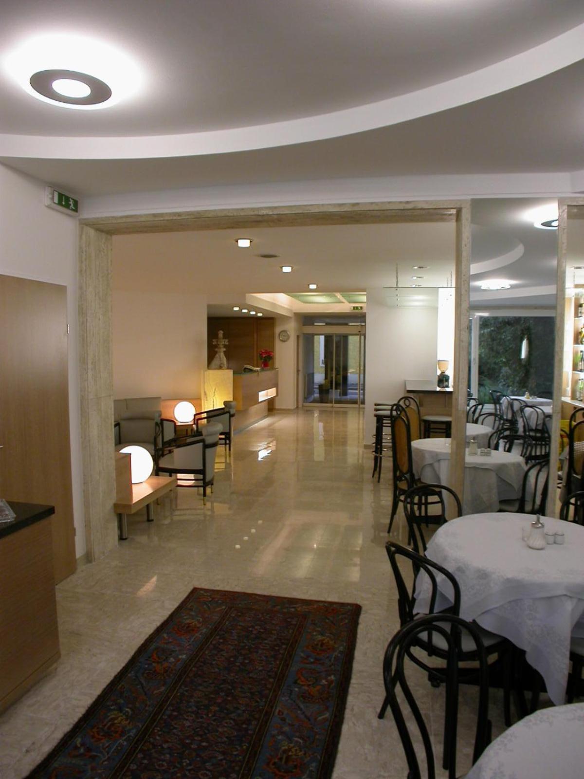 Dom Hotel Линц Екстериор снимка