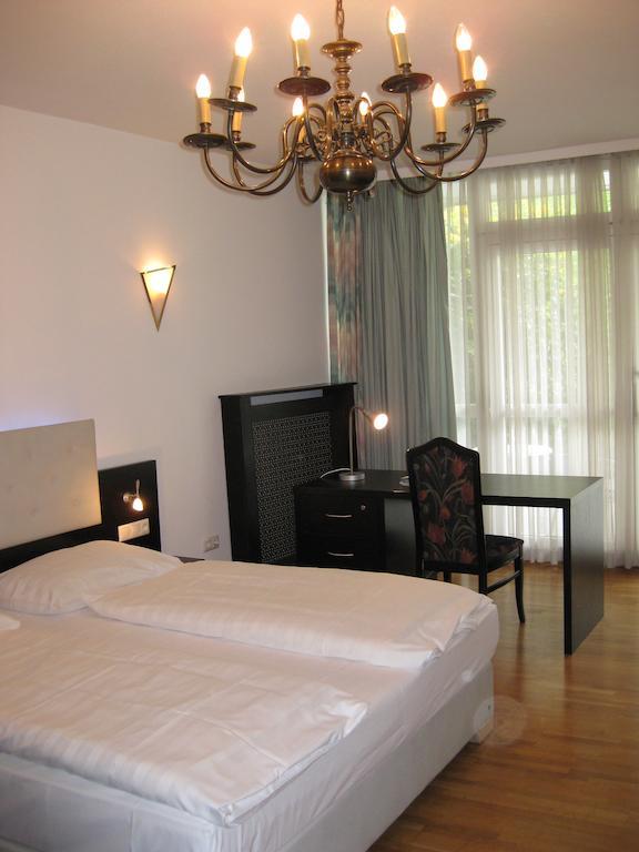 Dom Hotel Линц Екстериор снимка