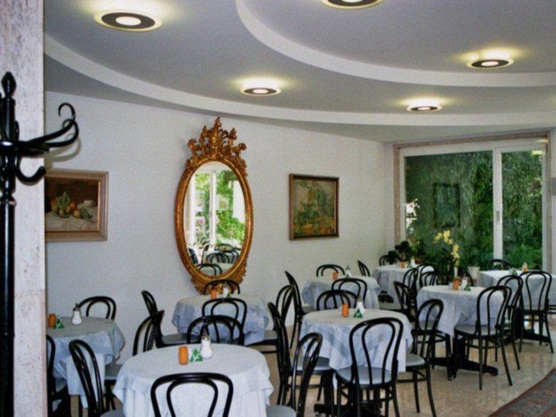 Dom Hotel Линц Екстериор снимка