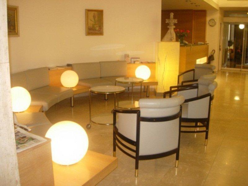 Dom Hotel Линц Екстериор снимка