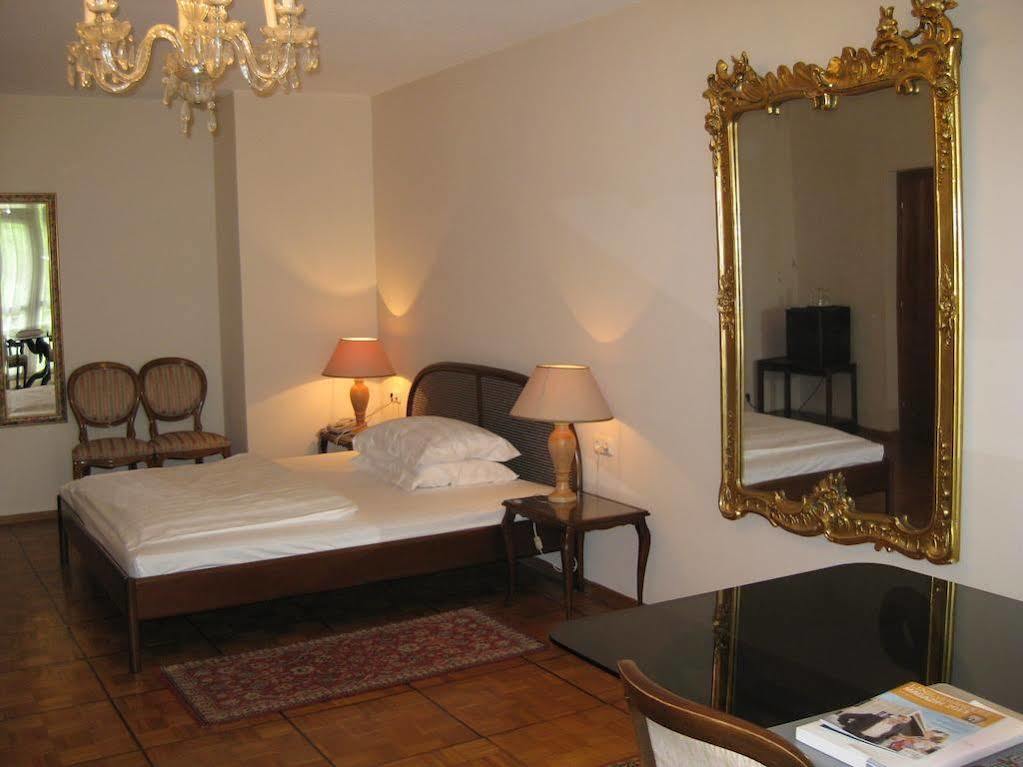 Dom Hotel Линц Екстериор снимка