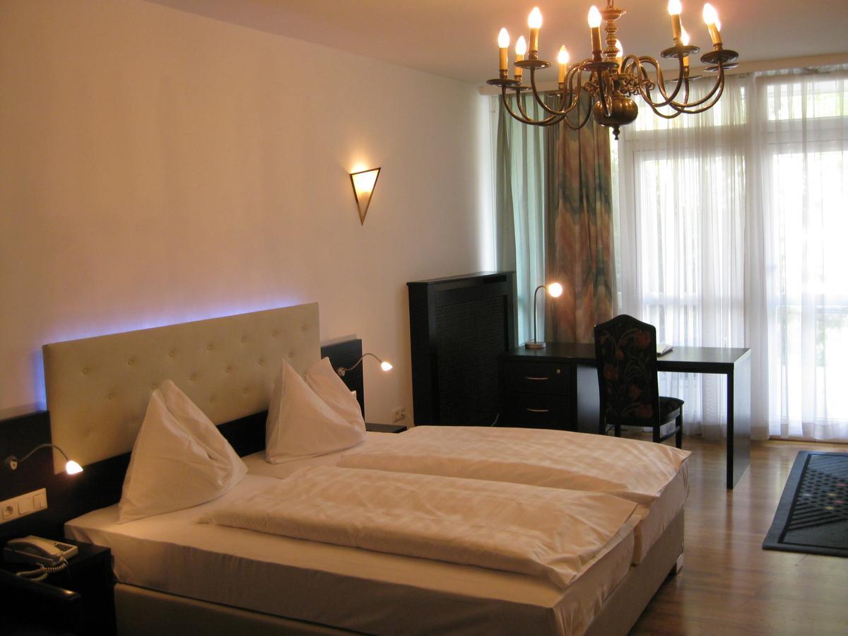 Dom Hotel Линц Екстериор снимка