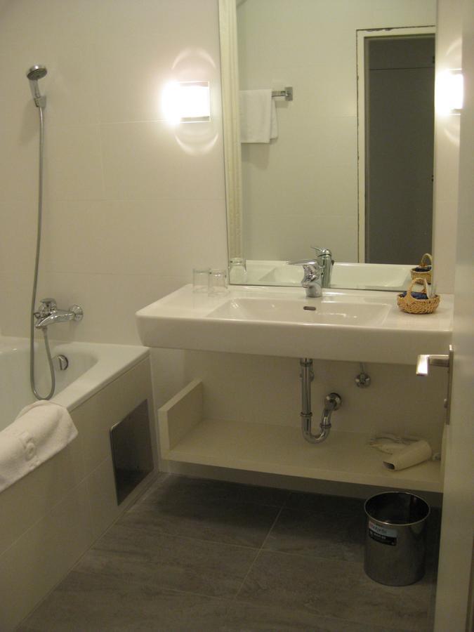 Dom Hotel Линц Екстериор снимка